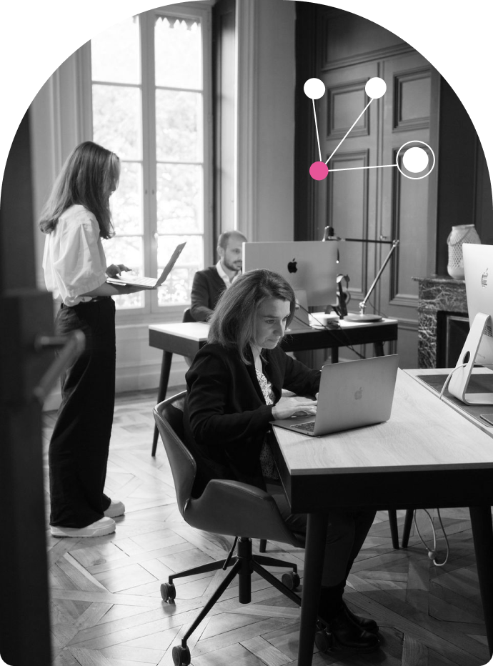 Collaborateurs d’un cabinet au travail
