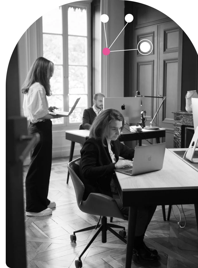 Collaborateurs d’un cabinet au travail
